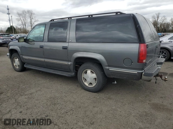 1999 GMC Suburban z VIN 1GKFK16R0XJ772880, wystawiony jako Copart lot #46986325 z przebiegiem 237 921 mil mil oraz Czysty tytuł • Clean title. Historia ofert i sprzedaży dostępna na DreamBid. Obrazek 2.
