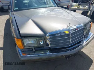 1991 Mercedes-Benz 420 Series 420SEL with VIN WDBCA35E0MA580834, listed as a IAAI auction lot 41949794 with 30,413 mi miles. Bid and sale history available at carsss.com. Image 6.