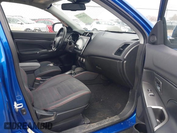 2023 Mitsubishi Outlander ES z VIN JA4ARUAUXPU001785, wystawiony jako IAAI lot #42014049 z przebiegiem 56 431 mil mil oraz . Historia ofert i sprzedaży dostępna na DreamBid. Obrazek 5.