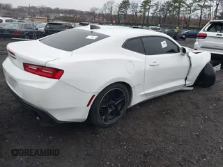 2017 Chevrolet Camaro 1LT z VIN 1G1FB1RS1H0177370, wystawiony jako IAAI lot #41849559 z przebiegiem Nie podano mil oraz . Historia ofert i sprzedaży dostępna na DreamBid. Obrazek 4.