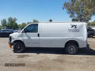 2005 Chevrolet City Express Cargo z VIN 1GCHG35V051250473, wystawiony jako IAAI lot #42316832 z przebiegiem 263 832 mil mil oraz . Historia ofert i sprzedaży dostępna na DreamBid. Obrazek 14.