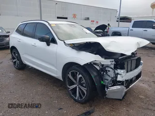 2024 Volvo XC60 Ultimate Dark Theme z VIN YV4H60DM2R1877155, wystawiony jako IAAI lot #42060725 z przebiegiem 10 750 mil mil oraz . Historia ofert i sprzedaży dostępna na DreamBid. Obrazek 1.