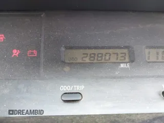 2001 Toyota Avalon XL z VIN 4T1BF28B61U191292, wystawiony jako IAAI lot #42239698 z przebiegiem 288 073 mil mil oraz . Historia ofert i sprzedaży dostępna na DreamBid. Obrazek 7.