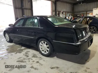 2008 Cadillac DTS 1SC z VIN 1G6KD57Y88U181183, wystawiony jako Copart lot #53948845 z przebiegiem Nie podano mil oraz Szkoda całkowita • Salvage title. Historia ofert i sprzedaży dostępna na DreamBid. Obrazek 2.