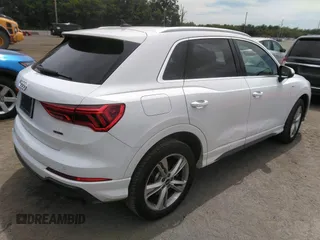 2022 Audi Q3 S line Premium Plus z VIN WA1EECF31N1045258, wystawiony jako IAAI lot #42299558 z przebiegiem 19 332 mil mil oraz . Historia ofert i sprzedaży dostępna na DreamBid. Obrazek 4.