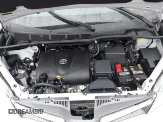2018 Toyota Sienna XLE with VIN 5TDDZ3DC0JS201425, listed as a IAAI auction lot 42001590 with 49,772 mi miles. Bid and sale history available at carsss.com. Image 10.