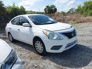 2015 Nissan Versa S Plus with VIN 3N1CN7AP9FL895098, listed as a IAAI auction lot 41939083 with 118,518 mi miles. Bid and sale history available at carsss.com. Image 1.