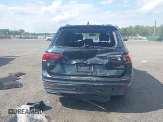 2018 Volkswagen Tiguan SEL z VIN 3VV2B7AX0JM047200, wystawiony jako IAAI lot #42221523 z przebiegiem 108 753 mil mil oraz . Historia ofert i sprzedaży dostępna na DreamBid. Obrazek 16.