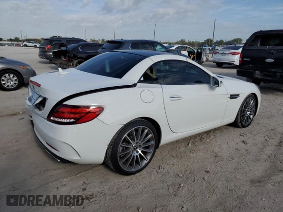 2020 Mercedes-Benz SLC 300 z VIN W1KPK3JA8LF170891, wystawiony jako Copart lot #47234064 z przebiegiem 23 270 mil mil oraz . Historia ofert i sprzedaży dostępna na DreamBid. Obrazek 3.