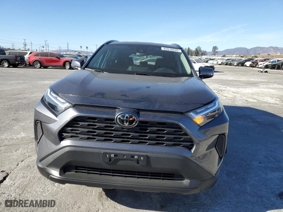 2022 Toyota RAV4 XLE with VIN 2T3W1RFV8NW206412, listed as a Copart auction lot 42016035 with 63,808 mi miles and Salvage Title. Bid and sale history available at carsss.com. Image 5.