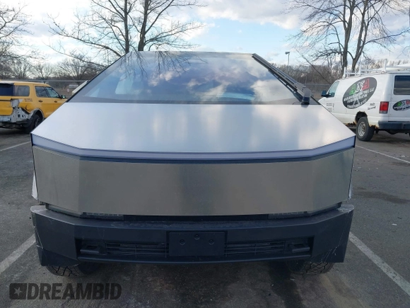 2024 Tesla Cybertruck с VIN 7G2CEHEDXRA026834, выставлен на аукционе IAAI как лот 41448419 с пробегом 2 938 миль миль и . История ставок и продаж доступна на DreamBid. Изображение 12.