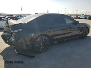 2024 BMW i7 eDrive50 z VIN WBY43EJ06RCP21065, wystawiony jako Copart lot #72276944 z przebiegiem 21 066 mil mil oraz Szkody całkowita. Historia ofert i sprzedaży dostępna na DreamBid. Obrazek 3.