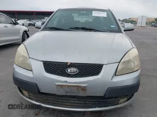 2007 Kia Rio LX with VIN KNADE123476286326, listed as a IAAI auction lot 42106275 with 183,042 mi miles. Bid and sale history available at carsss.com. Image 6.