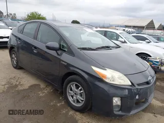 2010 Toyota Prius II with VIN JTDKN3DU1A0150564, listed as a IAAI auction lot 42033500 with 261,771 mi miles. Bid and sale history available at carsss.com. Image 1.