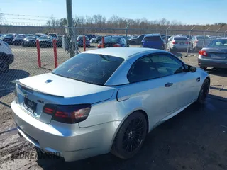 2011 BMW M3 z VIN WBSDX9C53BE399462, wystawiony jako IAAI lot #41562714 z przebiegiem 125 794 mil mil oraz . Historia ofert i sprzedaży dostępna na DreamBid. Obrazek 4.