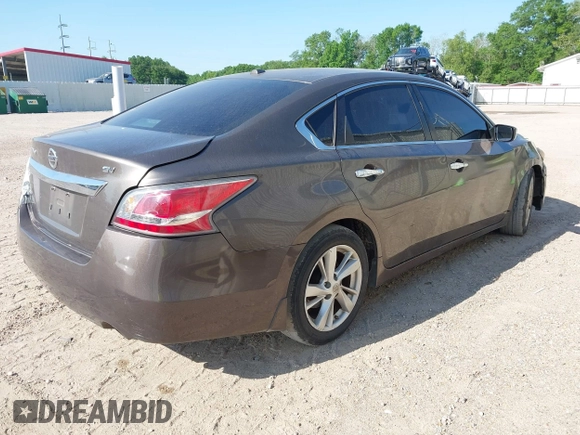 2015 Nissan Altima 2.5 S with VIN 1N4AL3AP3FC430613, listed as a IAAI auction lot 41979818 with 186,921 mi miles. Bid and sale history available at carsss.com. Image 4.