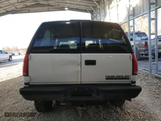 1998 Chevrolet Tahoe with VIN 3GNEK18R8WG147672, listed as a Copart auction lot 81992104 with 313,665 mi miles and Salvage Title. Bid and sale history available at carsss.com. Image 6.