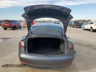 2020 Tesla Model 3 Standard Range Plus z VIN 5YJ3E1EA6LF662676, wystawiony jako Copart lot #47021855 z przebiegiem 58 834 mil mil oraz Czysty tytuł • Clean title. Historia ofert i sprzedaży dostępna na DreamBid. Obrazek 6.