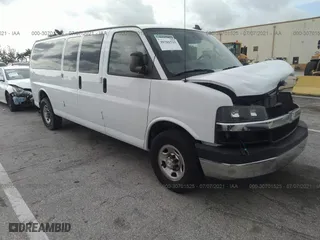 2019 Chevrolet Express Passenger LT with VIN 1GAZGPFG2K1247624, listed as a IAAI auction lot 30701525 with 22,150 mi miles. Bid and sale history available at carsss.com. Image 1.