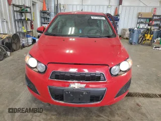 2013 Chevrolet Sonic LS z VIN 1G1JA5SH9D4211285, wystawiony jako Copart lot #51173585 z przebiegiem 105 360 mil mil oraz Szkoda całkowita • Salvage title. Historia ofert i sprzedaży dostępna na DreamBid. Obrazek 5.