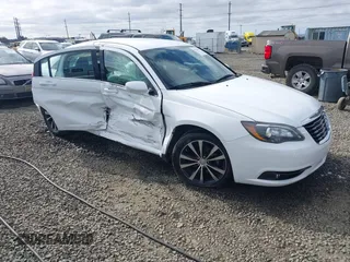 2013 Chrysler 200 Limited with VIN 1C3CCBCG7DN690139, listed as a IAAI auction lot 41744141 with 77,428 mi miles. Bid and sale history available at carsss.com. Image 1.