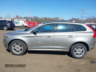 2015 Volvo XC60 z VIN YV4940RAXF2612546, wystawiony jako IAAI lot #41787624 z przebiegiem 92 452 mil mil oraz . Historia ofert i sprzedaży dostępna na DreamBid. Obrazek 14.