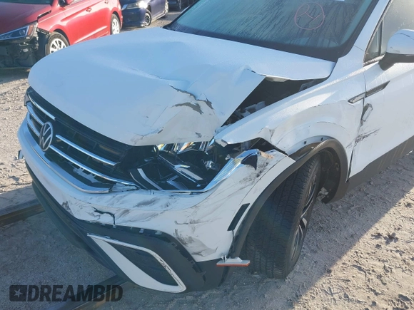 2022 Volkswagen Tiguan S z VIN 3VV1B7AX0NM126321, wystawiony jako IAAI lot #41939646 z przebiegiem 62 309 mil mil oraz . Historia ofert i sprzedaży dostępna na DreamBid. Obrazek 6.