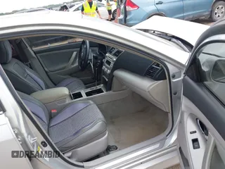 2011 Toyota Camry LE z VIN 4T1BF3EK9BU748210, wystawiony jako IAAI lot #42288534 z przebiegiem 141 208 mil mil oraz . Historia ofert i sprzedaży dostępna na DreamBid. Obrazek 5.