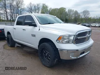 2018 Ram 1500 Big Horn z VIN 1C6RR7LG8JS258214, wystawiony jako IAAI lot #41983843 z przebiegiem 83 929 mil mil oraz . Historia ofert i sprzedaży dostępna na DreamBid. Obrazek 1.