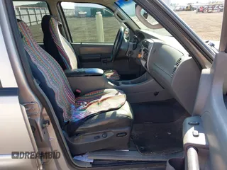 2003 Ford Explorer Sport Trac XLS z VIN 1FMZU77E63UA25807, wystawiony jako IAAI lot #42104625 z przebiegiem 230 608 mil mil oraz . Historia ofert i sprzedaży dostępna na DreamBid. Obrazek 5.