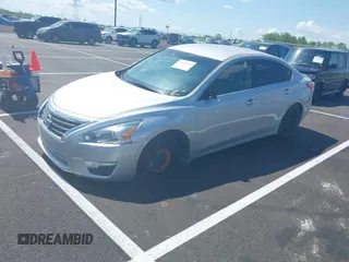 2014 Nissan Altima SV with VIN 1N4AL3AP0EC323033, listed as a IAAI auction lot 41665147 with 145,271 mi miles and . Bid and sale history available at carsss.com. Image 2.