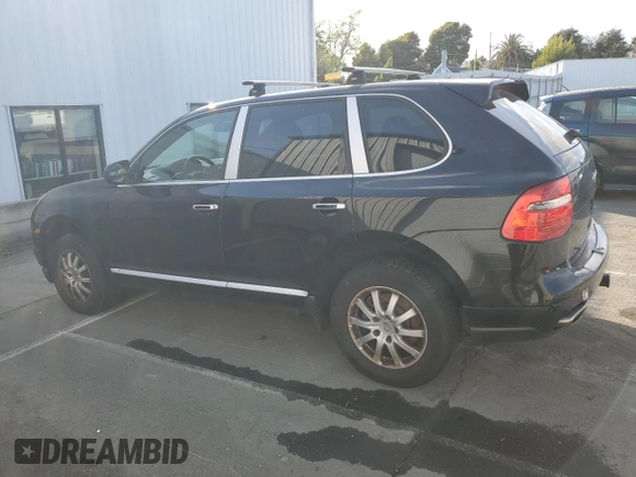2010 Porsche Cayenne z VIN WP1AA2AP9ALA08542, wystawiony jako Copart lot #53385205 z przebiegiem 136 484 mil mil oraz Tytuł czysty. Historia ofert i sprzedaży dostępna na DreamBid. Obrazek 2.