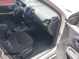 2020 Jeep Cherokee Latitude z VIN 1C4PJLCB6LD582449, wystawiony jako IAAI lot #42149389 z przebiegiem 121 499 mil mil oraz . Historia ofert i sprzedaży dostępna na DreamBid. Obrazek 5.
