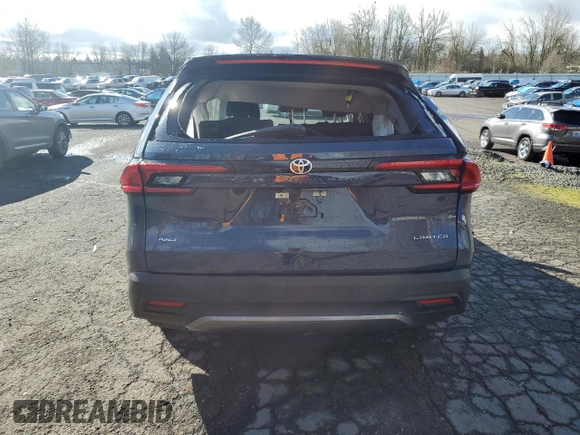 2024 Toyota Highlander XLE z VIN 5TDAAAB57RS013905, wystawiony jako Copart lot #48954735 z przebiegiem 9 006 mil mil oraz Szkoda całkowita • Salvage title. Historia ofert i sprzedaży dostępna na DreamBid. Obrazek 6.