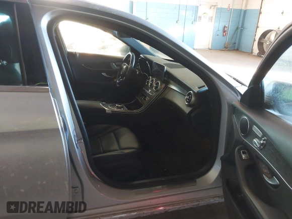 2021 Mercedes-Benz C 300 z VIN W1KWF8EB6MR646927, wystawiony jako IAAI lot #41645450 z przebiegiem 53 464 mil mil oraz . Historia ofert i sprzedaży dostępna na DreamBid. Obrazek 5.