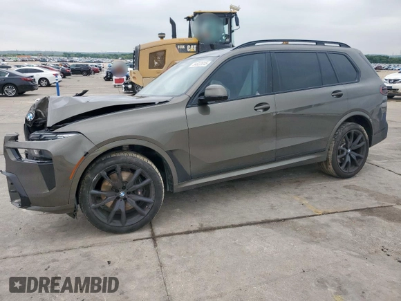 2024 BMW X7 xDrive40i z VIN 5UX23EM03R9U96572, wystawiony jako Copart lot #54822015 z przebiegiem Nie podano mil oraz Szkody całkowita. Historia ofert i sprzedaży dostępna na DreamBid. Obrazek 1.