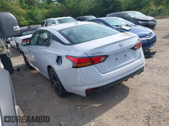 2025 Nissan Altima SR with VIN 1N4BL4CV0SN361223, listed as a IAAI auction lot 42152685 with 3,587 mi miles and . Bid and sale history available at DreamBid. Image 3.