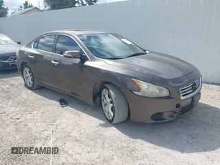 2014 Nissan Maxima S z VIN 1N4AA5APXEC453564, wystawiony jako IAAI lot #42296196 z przebiegiem 174 648 mil mil oraz . Historia ofert i sprzedaży dostępna na DreamBid. Obrazek 1.