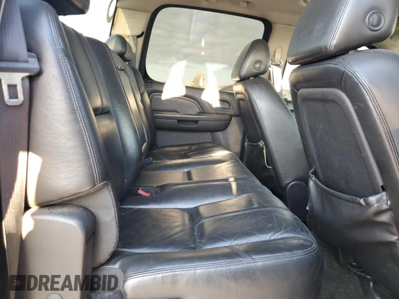 2008 GMC Sierra Denali z VIN 2GTEK638X81268607, wystawiony jako Copart lot #67148574 z przebiegiem 164 727 mil mil oraz Szkody całkowita. Historia ofert i sprzedaży dostępna na DreamBid. Obrazek 10.