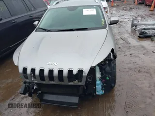 2016 Jeep Cherokee Latitude with VIN 1C4PJLCS8GW363504, listed as a IAAI auction lot 41543553 with 143,278 mi miles. Bid and sale history available at carsss.com. Image 13.