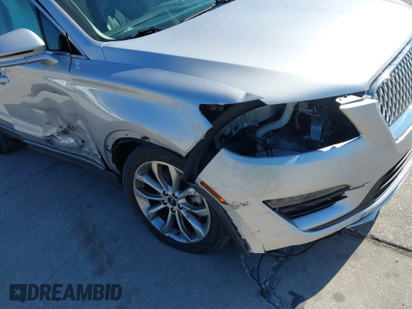 2019 Lincoln MKC Select with VIN 5LMCJ2C95KUL37381, listed as a IAAI auction lot 41892516 with 25,336 mi miles. Bid and sale history available at carsss.com. Image 6.