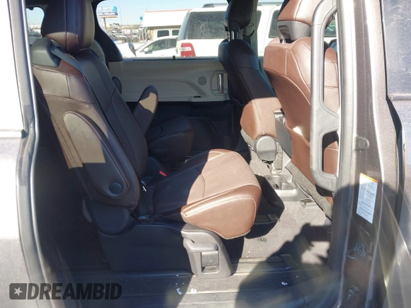 2024 Toyota Sienna Platinum z VIN 5TDESKFC6RS124975, wystawiony jako IAAI lot #41476741 z przebiegiem 15 603 mil mil oraz . Historia ofert i sprzedaży dostępna na DreamBid. Obrazek 8.