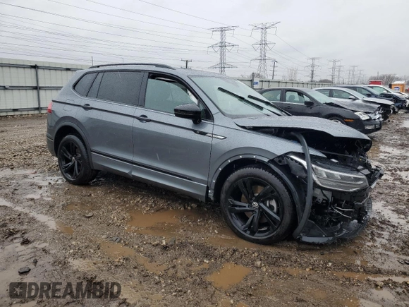 2024 Volkswagen Tiguan SE R-Line Black с VIN 3VV8B7AX4RM021480, выставлен на аукционе Copart как лот 47647075 с пробегом Не указан миль и Списание • Salvage title. История ставок и продаж доступна на DreamBid. Изображение 4.