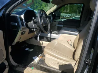 2017 Ford F-250 Lariat z VIN 1FT7W2BT6HEB84309, wystawiony jako Copart lot #57547225 z przebiegiem 150 467 mil mil oraz Szkoda całkowita • Salvage title. Historia ofert i sprzedaży dostępna na DreamBid. Obrazek 7.