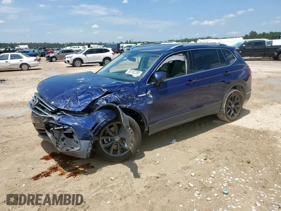 2022 Volkswagen Tiguan SE z VIN 3VV3B7AX9NM102978, wystawiony jako Copart lot #60182395 z przebiegiem 43 565 mil mil oraz Szkoda całkowita • Salvage title. Historia ofert i sprzedaży dostępna na DreamBid. Obrazek 1.