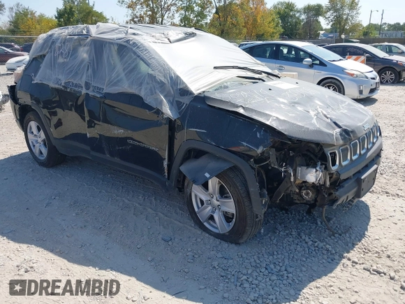 2022 Jeep Compass Latitude with VIN 3C4NJCBB7NT229059, listed as a IAAI auction lot 40291334 with 5,693 mi miles and . Bid and sale history available at carsss.com. Image 1.