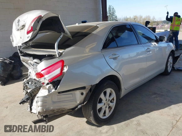 2011 Toyota Camry LE z VIN 4T1BF3EK3BU231811, wystawiony jako IAAI lot #41948136 z przebiegiem 133 722 mil mil oraz . Historia ofert i sprzedaży dostępna na DreamBid. Obrazek 4.