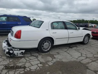 2008 Lincoln Town Car Limited z VIN 2LNHM82V98X636942, wystawiony jako Copart lot #57791415 z przebiegiem 132 930 mil mil oraz Szkoda całkowita • Salvage title. Historia ofert i sprzedaży dostępna na DreamBid. Obrazek 3.