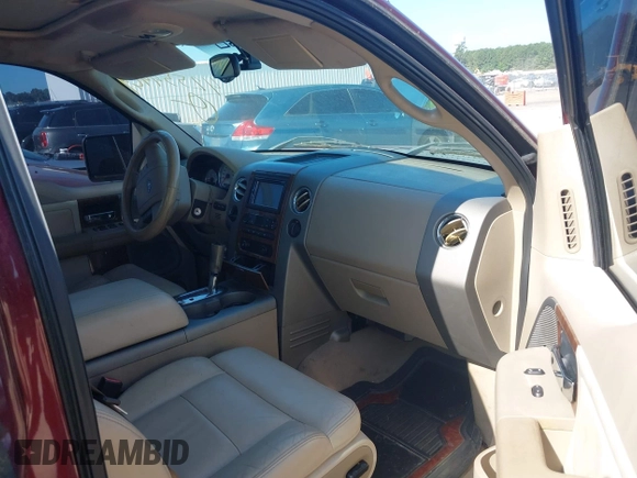 2004 Ford F-150 XL z VIN 1FTPX125X4NB16596, wystawiony jako IAAI lot #42554464 z przebiegiem 199 449 mil mil oraz . Historia ofert i sprzedaży dostępna na DreamBid. Obrazek 5.