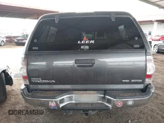 2013 Toyota Tacoma z VIN 3TMLU4EN9DM106995, wystawiony jako IAAI lot #42373093 z przebiegiem Nie podano mil oraz . Historia ofert i sprzedaży dostępna na DreamBid. Obrazek 16.